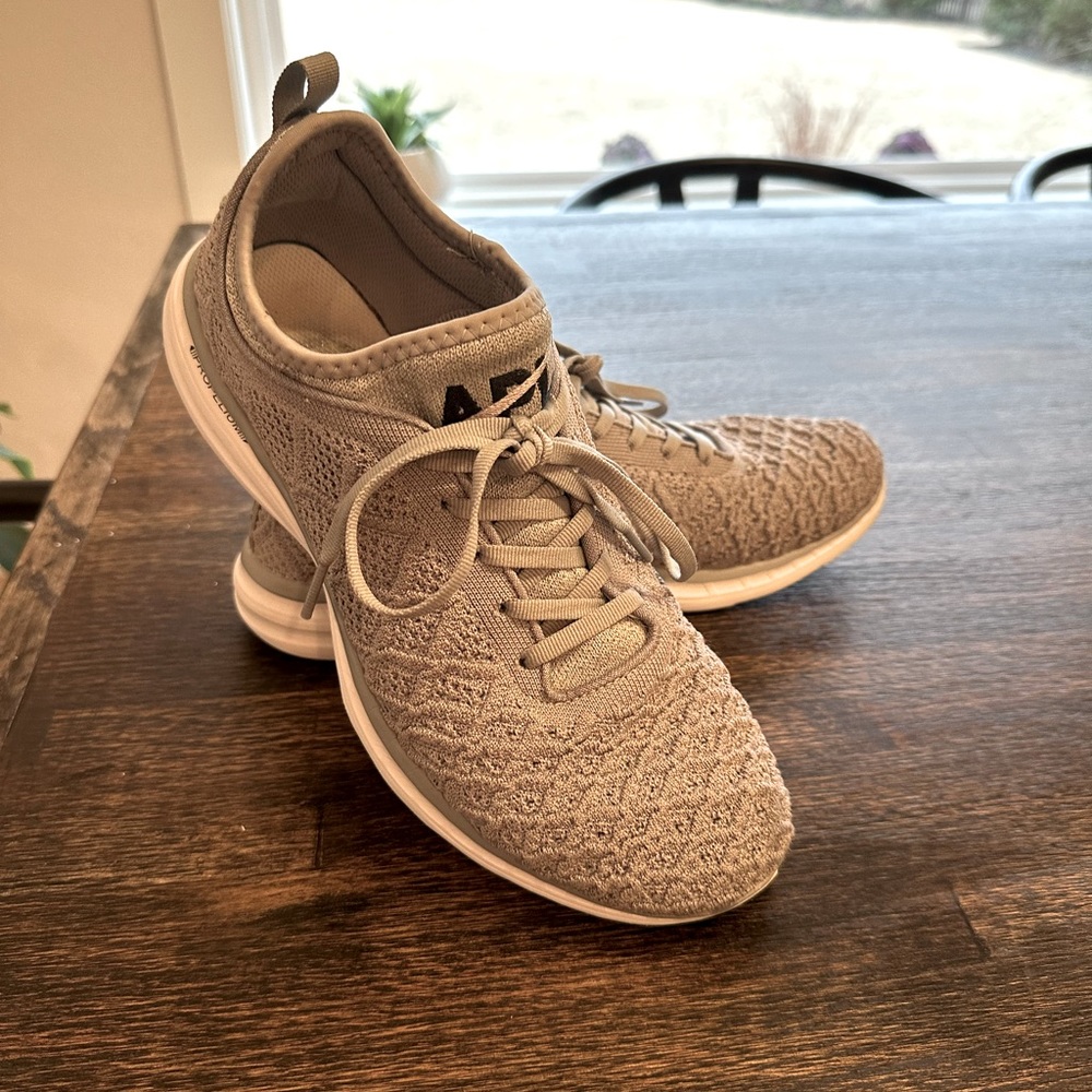 Men’s APL Techloom Shoes, size 9.5
